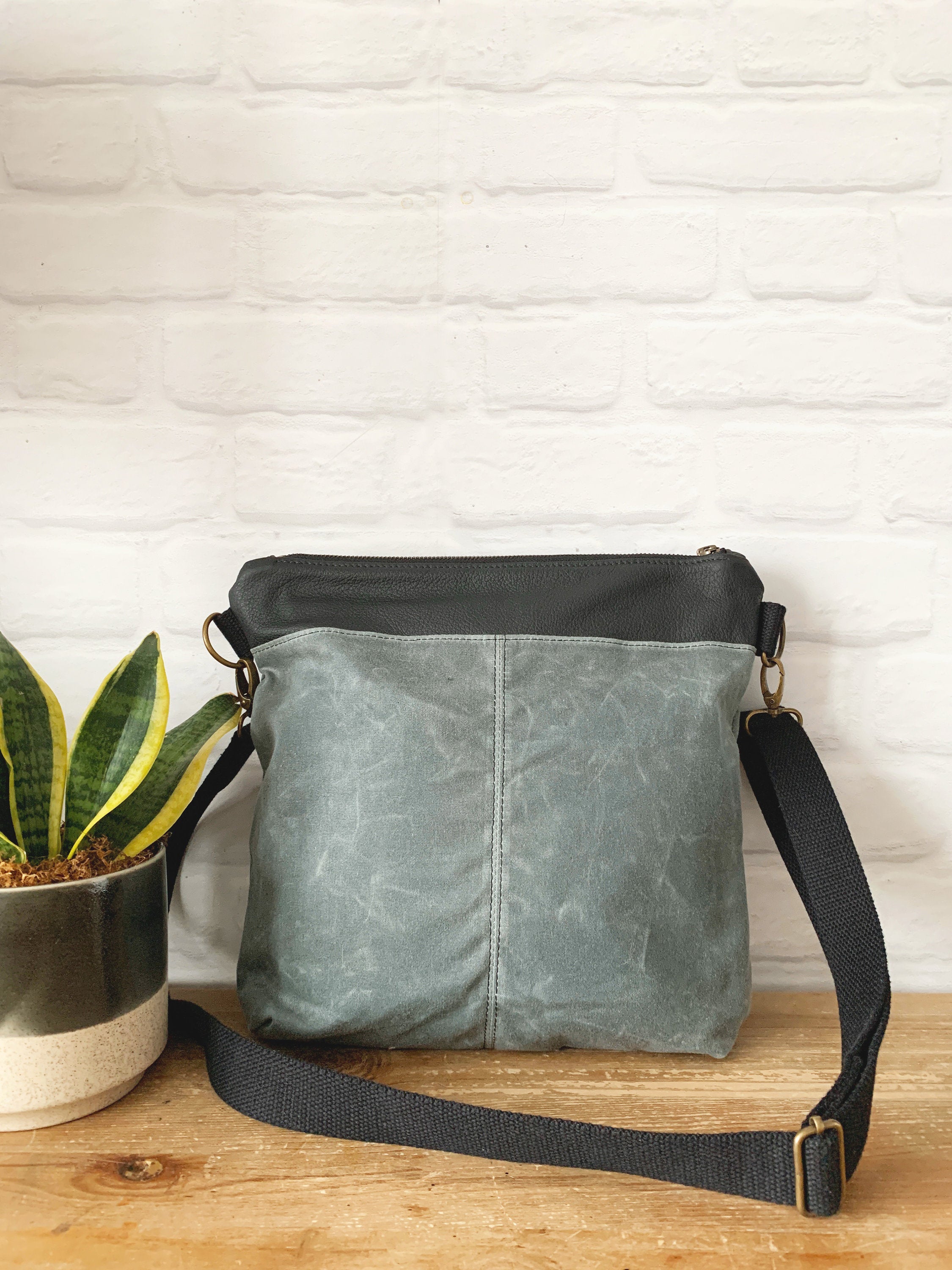 MUNC Crossbody Bag